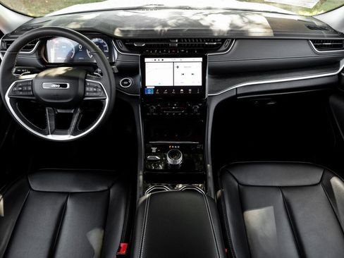 Used 2023 Jeep Grand Cherokee L Limited image 5