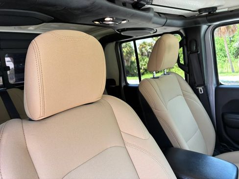 Used 2020 Jeep Gladiator Sport w/ Quick Order Package 24S AWD/4WD image 32