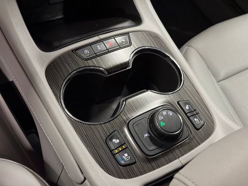 Certified 2023 GMC Acadia SLT w/ Technology Package image 36