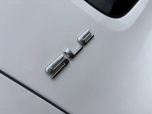 Used 2019 GMC Acadia SLE image 10