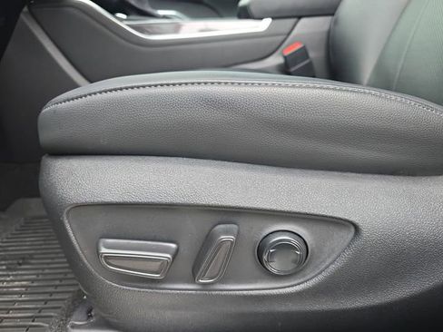 Used 2025 Toyota Highlander Limited image 30