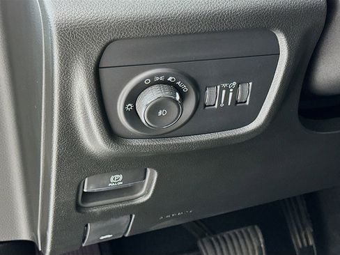 Used 2024 Jeep Grand Cherokee Limited w/ Luxury Tech Group II AWD/4WD image 11