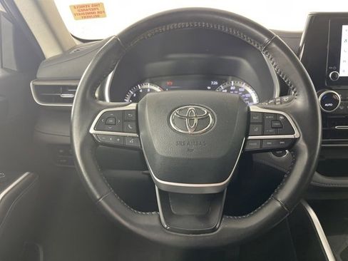 Certified 2023 Toyota Highlander XLE image 8