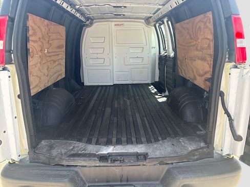 Used 2025 GMC Savana 2500 w/ Enhanced Convenience Package RWD image 19