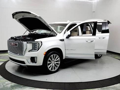 Used 2022 GMC Yukon XL Denali AWD/4WD image 9