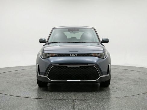 Used 2025 Kia Soul LX w/ LX Technology Package FWD image 2