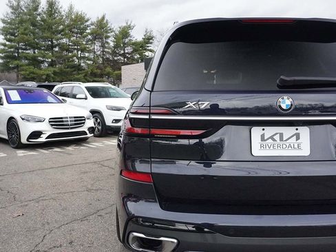 Used 2024 BMW X7 xDrive40i w/ M Sport Package AWD/4WD image 19