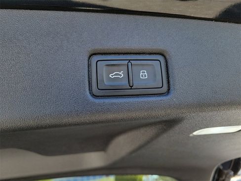 Used 2025 Audi Q5 Premium Plus w/ Premium Plus image 31