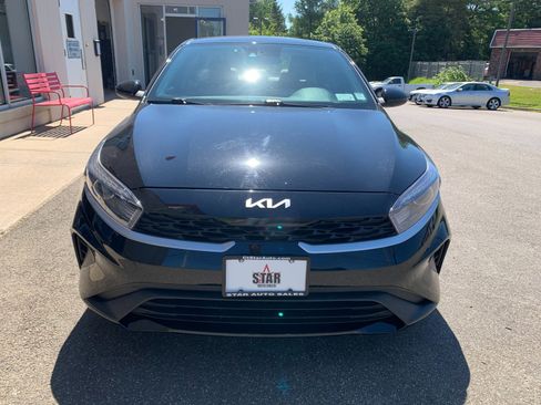 Used 2022 Kia Forte LXS FWD image 2
