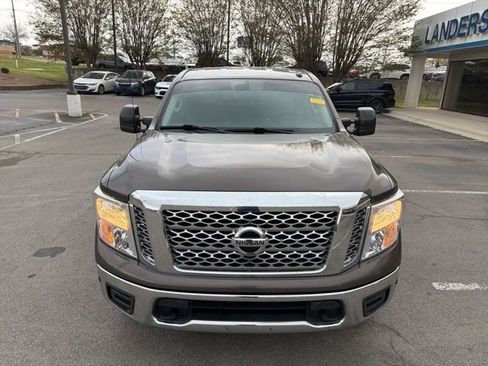 Used 2019 Nissan Titan SV w/ SV Convenience Package image 10