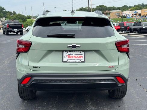 Used 2024 Chevrolet Trax RS w/ Sunroof Package FWD image 4