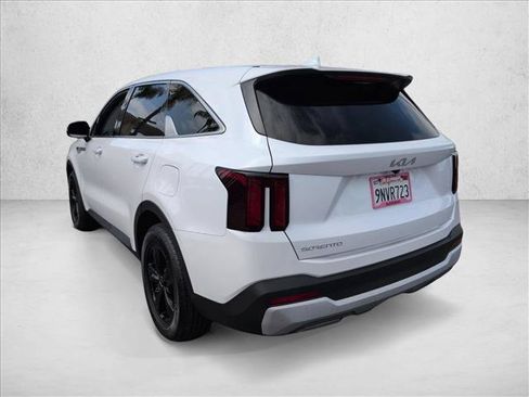 Used 2025 Kia Sorento LX FWD image 8