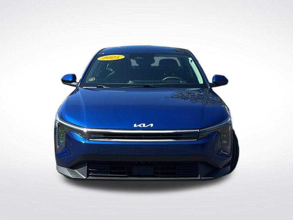Used 2025 Kia K4 FWD image 2