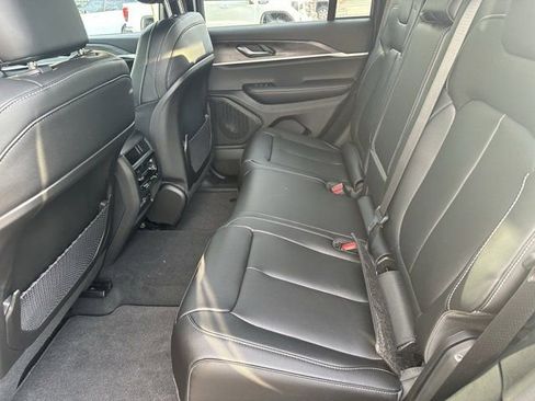 New 2025 Jeep Grand Cherokee Limited w/ Black Appearance Package image 19