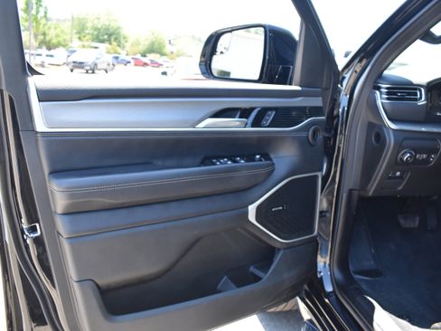 Used 2024 Jeep Wagoneer Series II AWD/4WD image 25
