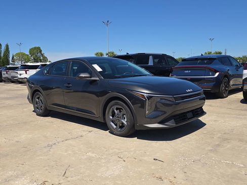 New 2026 Kia K4 FWD image 2