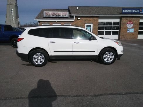 Used 2012 Chevrolet Traverse LS image 2