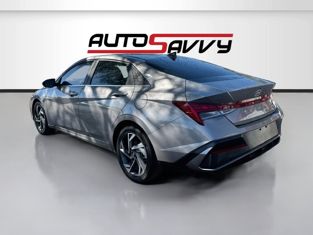 Used 2025 Hyundai Elantra SEL FWD image 5