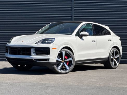 Certified 2024 Porsche Cayenne S AWD/4WD image 2