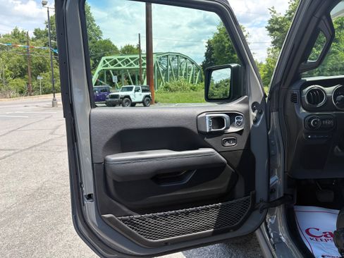 Used 2022 Jeep Wrangler Unlimited Rubicon 4xe w/ Steel Bumper Group AWD/4WD image 15