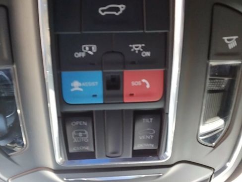 Used 2023 Jeep Grand Cherokee L Laredo RWD image 26