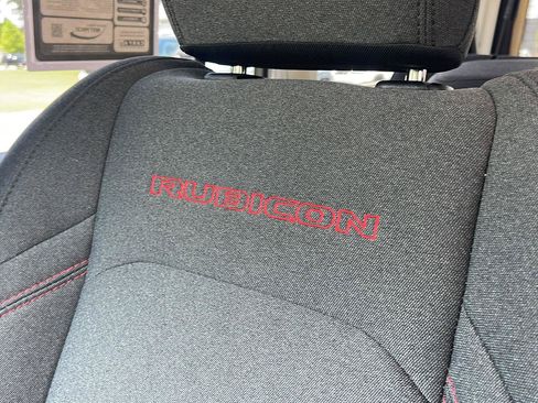 Certified 2025 Jeep Wrangler Unlimited Rubicon AWD/4WD image 33