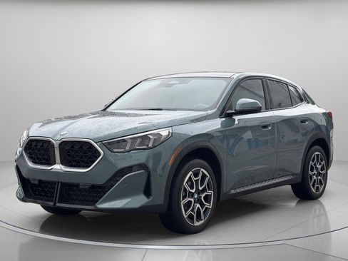 Used 2025 BMW X2 xDrive28i image 2