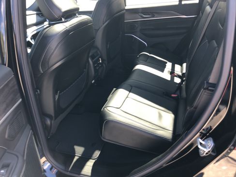 New 2026 Jeep Grand Cherokee Limited AWD/4WD image 15