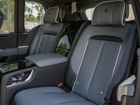 New 2025 Rolls-Royce Cullinan image 41