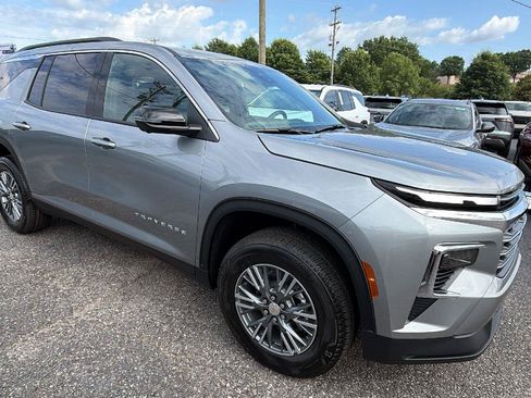New 2026 Chevrolet Traverse LT w/ Driver Confidence Package FWD image 6