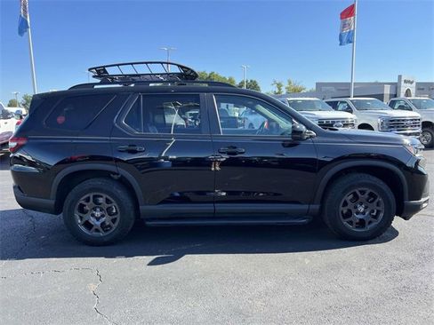 Used 2025 Honda Pilot TrailSport image 10