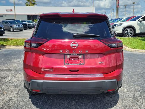 Certified 2024 Nissan Rogue SV FWD image 5