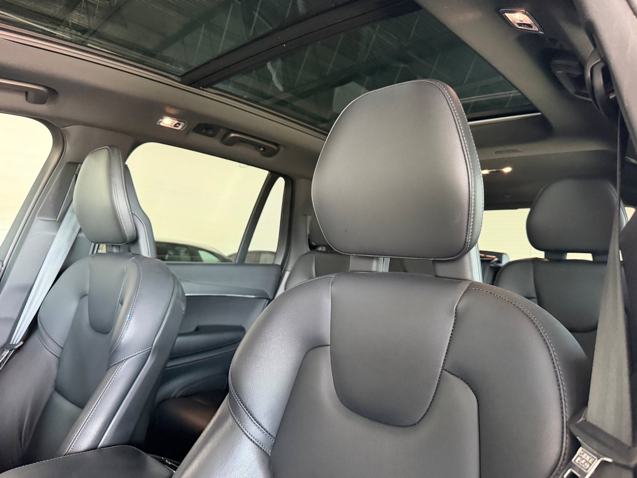 Used 2020 Volvo XC90 T5 Momentum FWD image 11