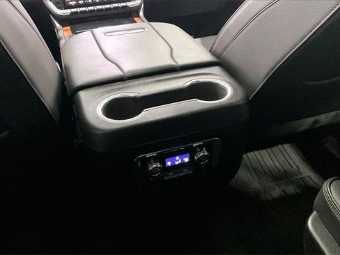 Used 2025 GMC Yukon Denali w/ Sun & Power Step Package image 10