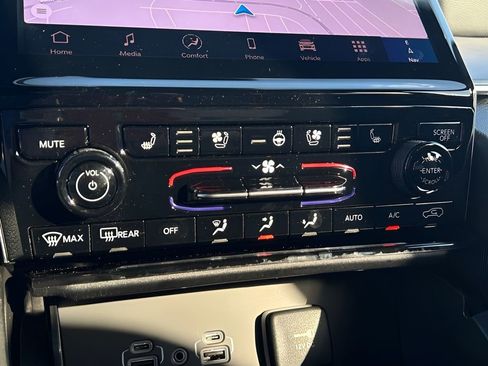 New 2025 Jeep Grand Cherokee Limited w/ Luxury Tech Group II image 19