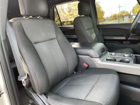 Used 2019 Ford Expedition XLT image 14