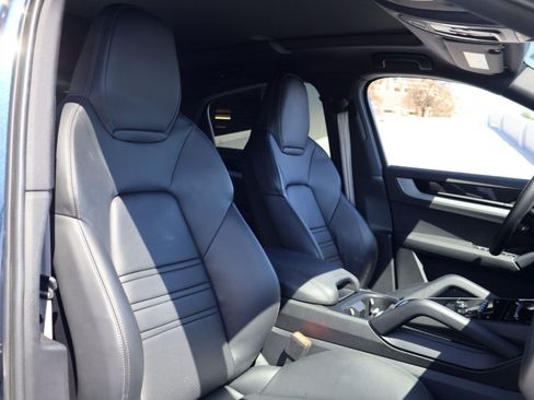 Certified 2024 Porsche Cayenne Coupe AWD/4WD image 23