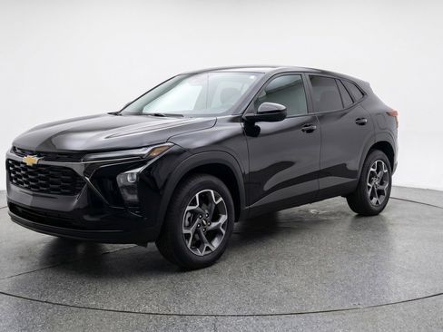 Used 2025 Chevrolet Trax LT FWD image 3