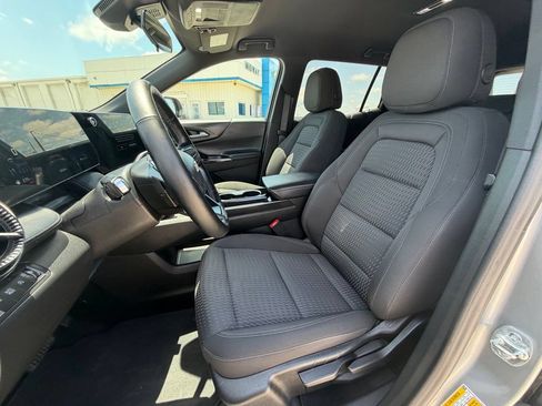 Used 2025 Chevrolet Equinox LT AWD/4WD image 11