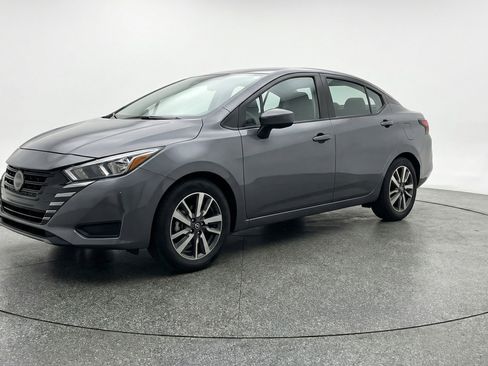 Used 2025 Nissan Versa SV image 3