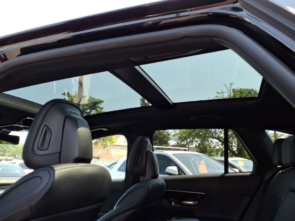 Used 2023 Mercedes-Benz GLC 300 4MATIC image 11