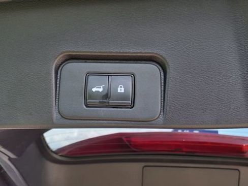 Used 2025 Nissan Rogue SV AWD/4WD image 13