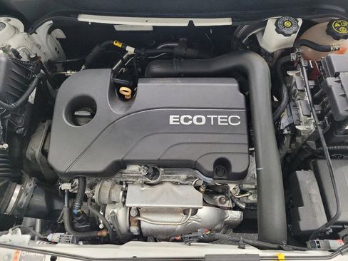 Used 2021 Chevrolet Equinox LS w/ LS Convenience Package FWD image 30