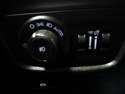 Used 2025 Jeep Grand Cherokee Limited w/ Black Appearance Package AWD/4WD image 14