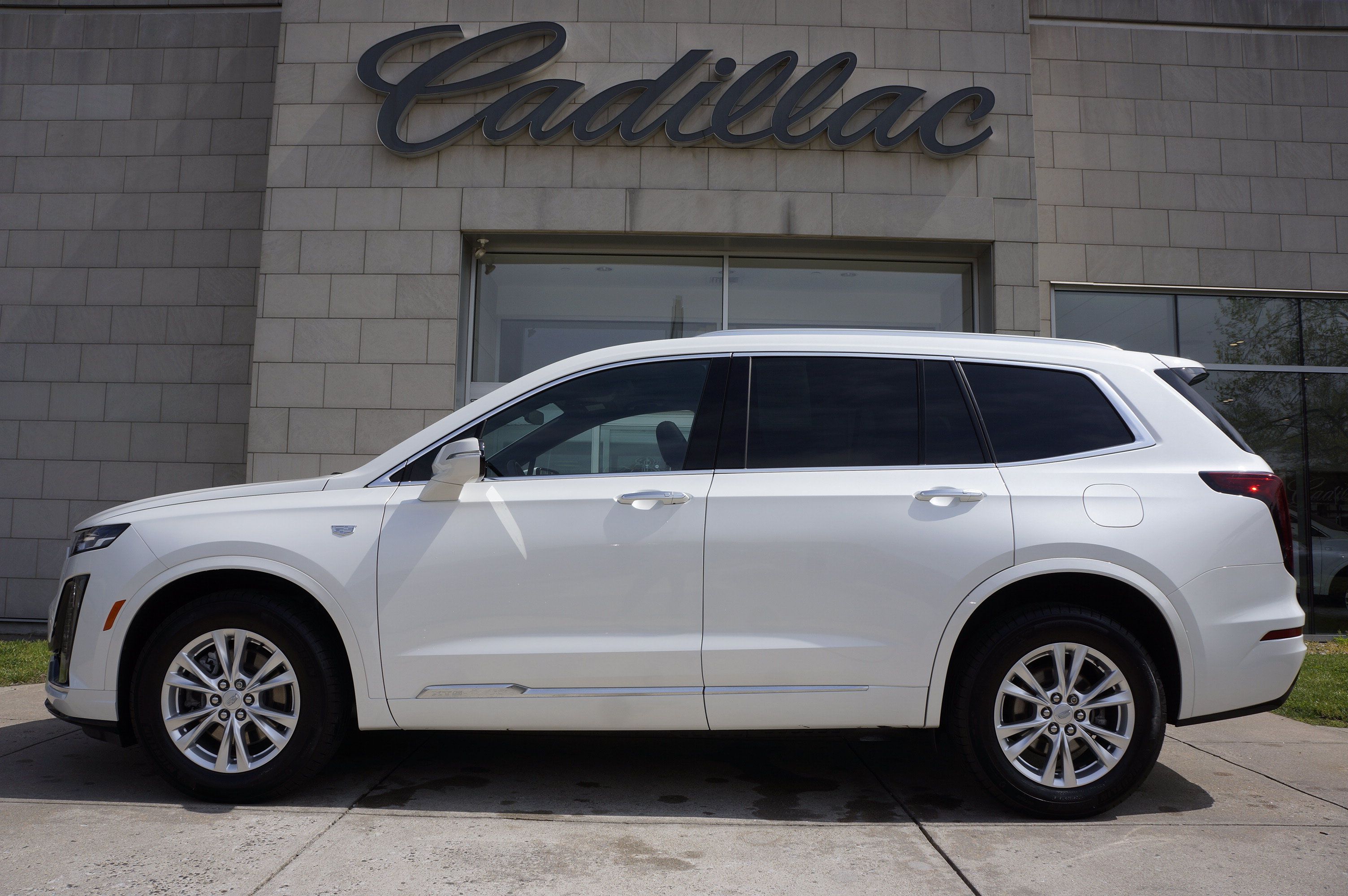 Used 2025 Cadillac XT6 Luxury AWD/4WD image 10