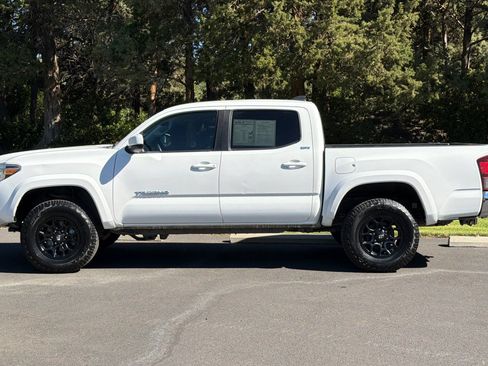 Used 2020 Toyota Tacoma SR5 AWD/4WD image 7