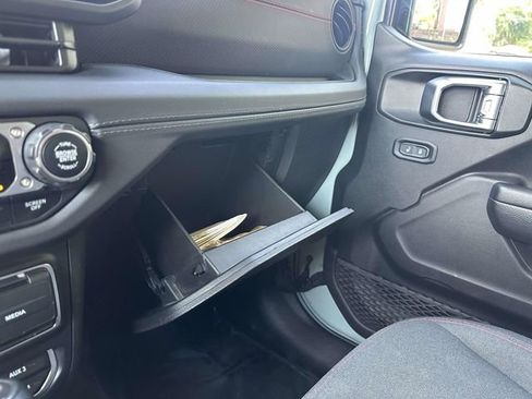 Used 2024 Jeep Wrangler Unlimited Rubicon image 18