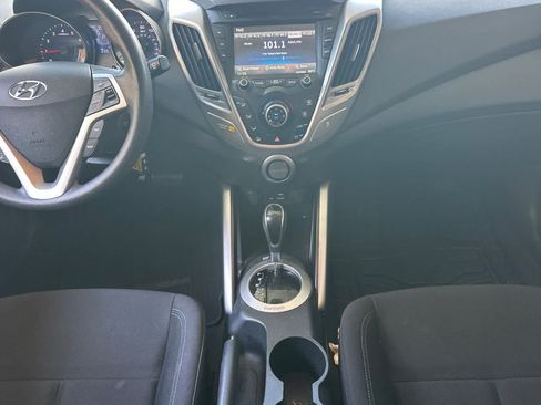 Used 2015 Hyundai Veloster FWD image 4