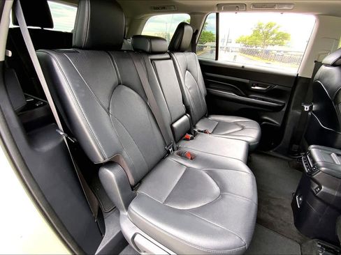 Certified 2024 Toyota Grand Highlander AWD Hybrid image 19