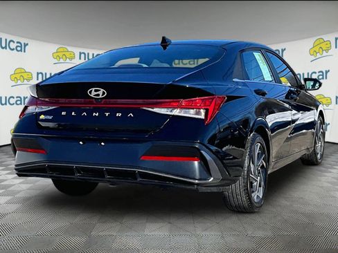 Used 2024 Hyundai Elantra SEL w/ Convenience Package image 6